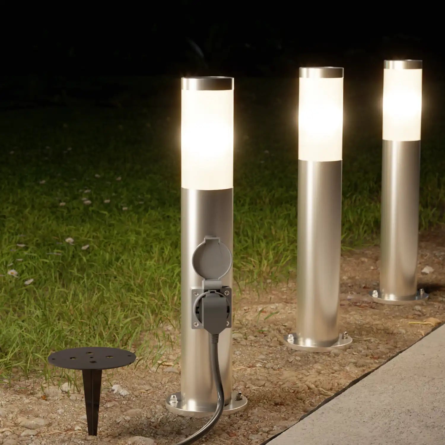 Wegeleuchte PAVO mit Steckdose